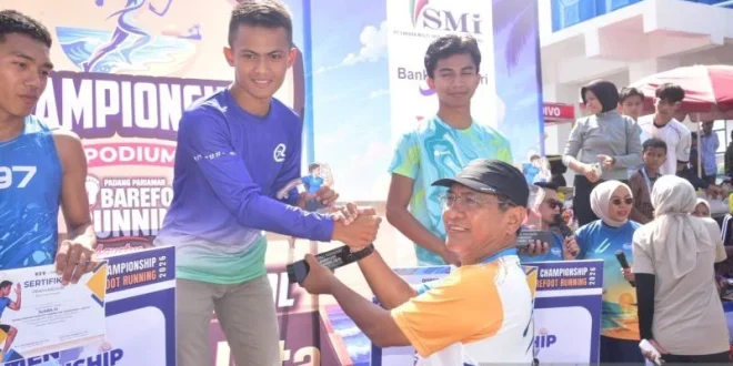 Ribuan Orang Ramaikan Lari Tanpa Alas Kaki di Padang Pariaman, Menciptakan Rekor Baru