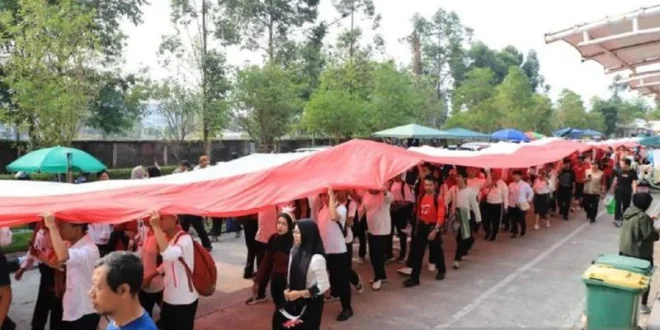 Ribuan Pemuda di Tangerang Kirab Bendera Merah Putih 81 Meter dalam Semangat Kebangsaan