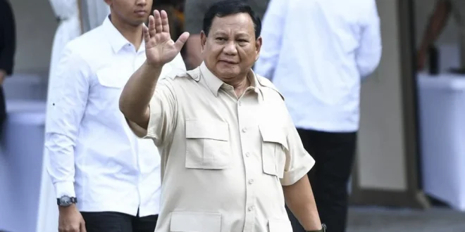 Riuh Tepuk Tangan! Prabowo Minta Tingkatkan Gaji Guru Daripada Anggaran untuk Upacara Kementerian
