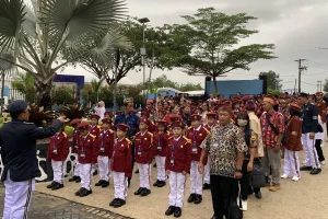 Sambut Kedatangan Mensos, Siswa Sekolah Rakyat Sulsel Tampilkan Paper Mob