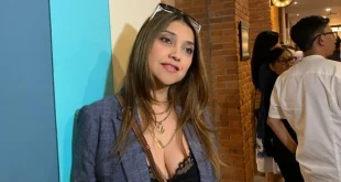 Sarah Azhari: Wajah Menawan di Usia 48 Tahun, Rahasianya Adalah Perawatan Alami
