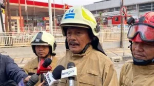 Titik Panas di Gedung Bapenda DKI Jakarta Masih Ada, Damkar Lakukan Pendinginan