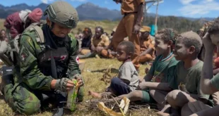 TNI Salurkan 2 Ton Bantuan ke Distrik Terdampak Kekeringan di Puncak, Sebagai Upaya Mengatasi Kekurangan Bahan Pangan