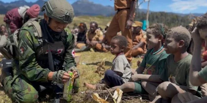 TNI Salurkan 2 Ton Bantuan ke Distrik Terdampak Kekeringan di Puncak, Sebagai Upaya Mengatasi Kekurangan Bahan Pangan