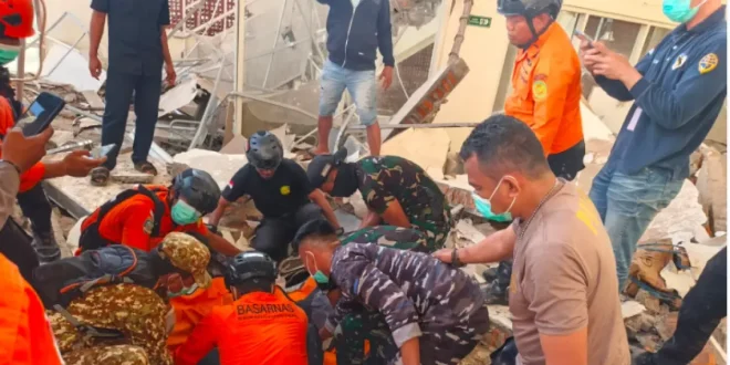 TNI Tanggap Cepat, Bantu Korban Terdampak Gempa Bumi Magnitudo 7.7 di NTT TNI Kerahkan Prajurit dari 3 Kodim dan 1 BTP