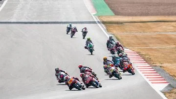 Veda Ega Mengakui Kesalahan di Moto3 Inggris: Apa yang Terjadi?